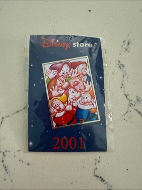 Disney Store Snow White Seven Dwarfs 2001 Pin - Blue, Red, White, Yellow, Pink